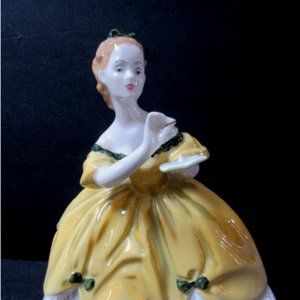 Royal Doulton Porcelain Figurine Last Waltz HN2315  7-3/4" tall Mint Condition